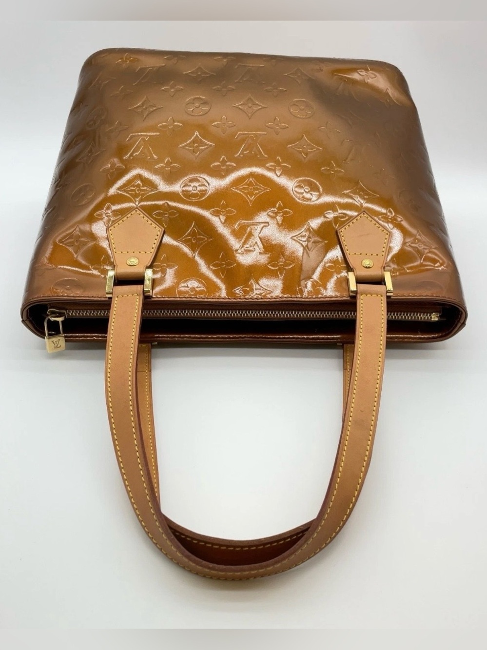 Auth Louis Vuitton Monogram Vernis
Houston Bronze Tote Bag - Picture 4 of 13
